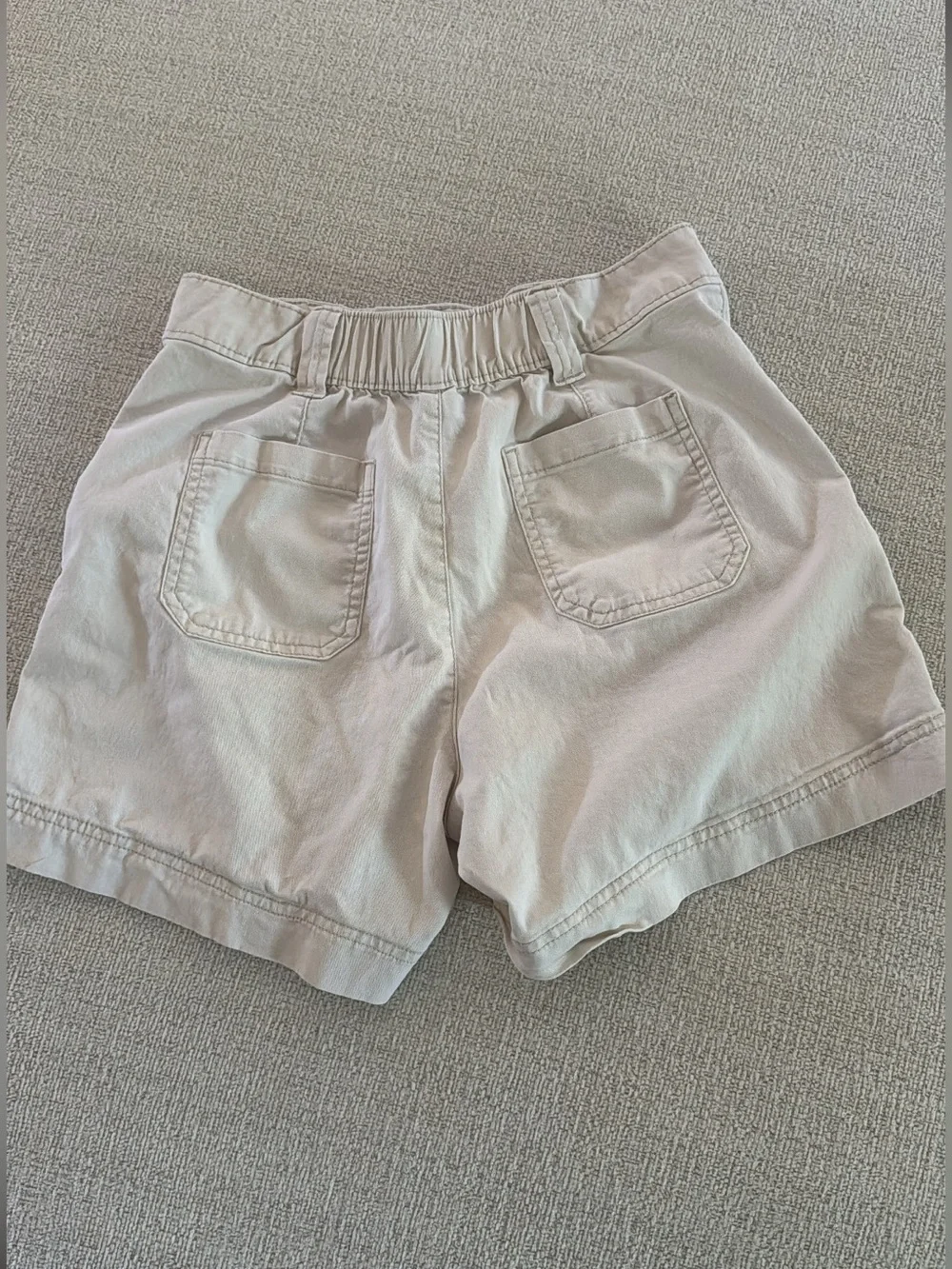 SUPER CUTE Old Navy Women's Light Cream Utility Shorts